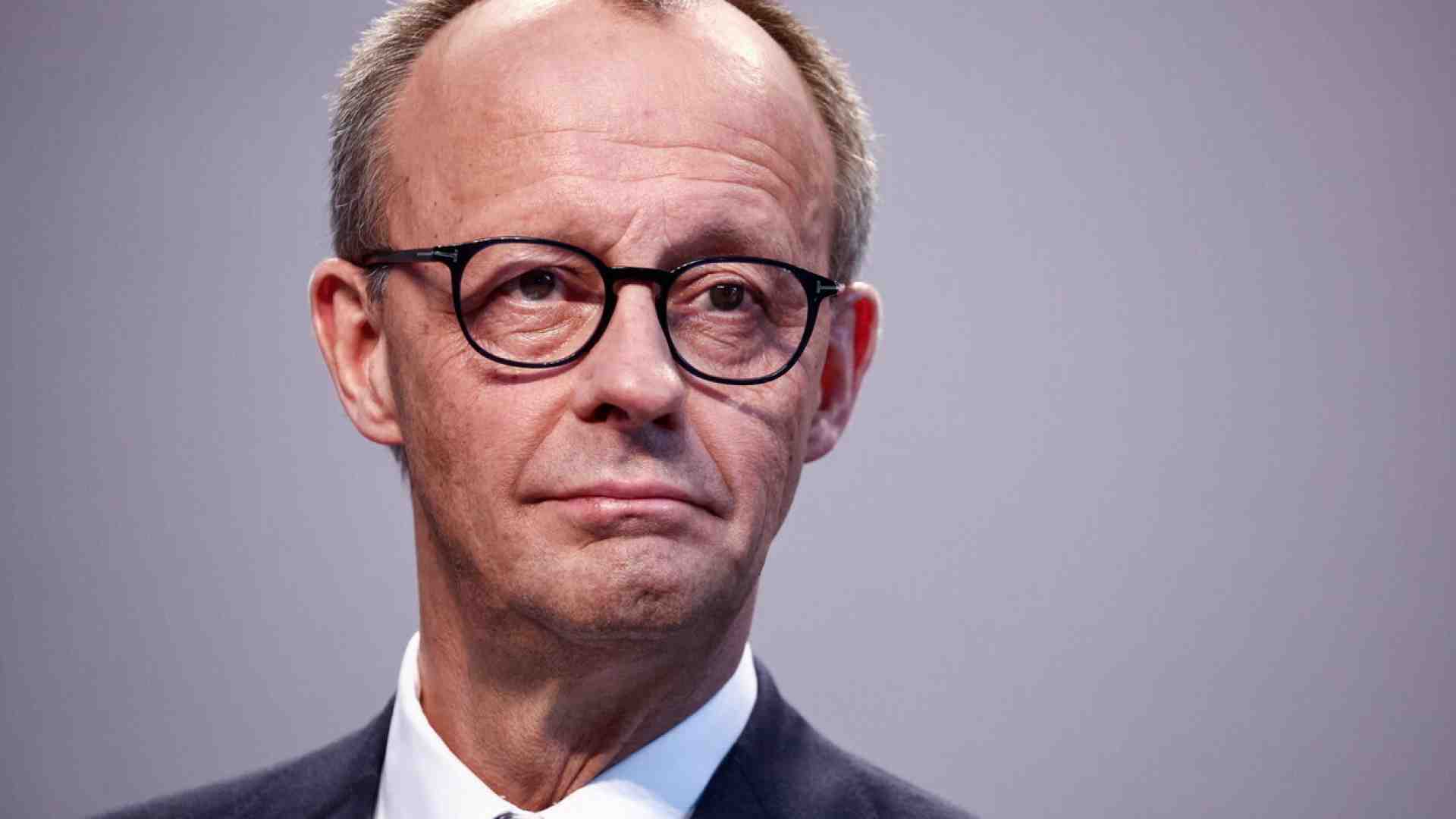 Migranti, pensioni e ferie del Bundestag. Merz è pronto a iniziare