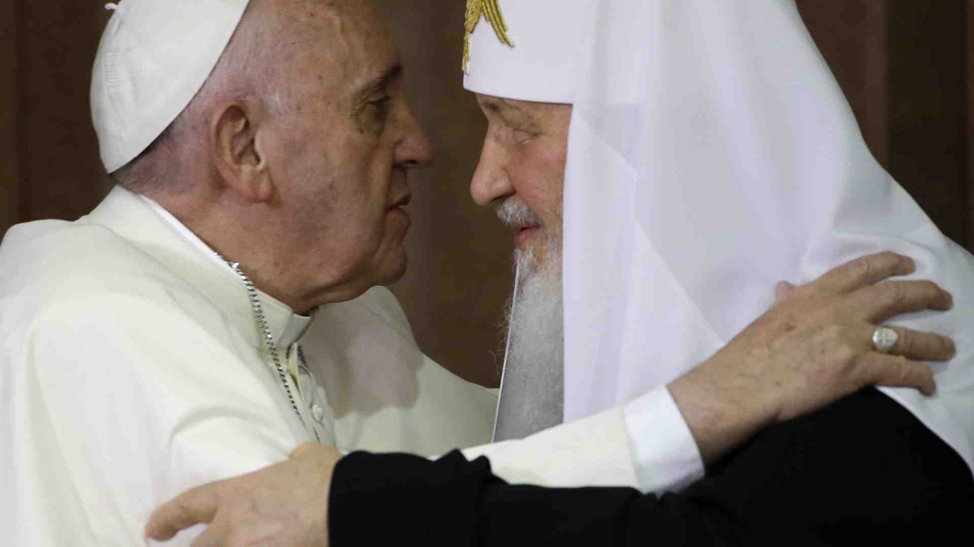 Mentre i vescovi piangono Bergoglio, il telegramma più lungo lo spedisce Kirill