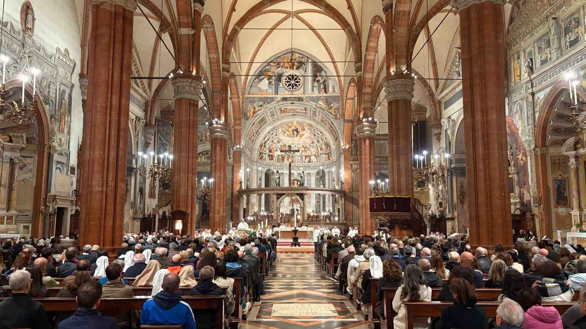 Messa in memoria di papa Francesco presieduta dal vescovo Domenico