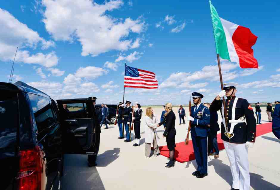 Il sentiero stretto di Meloni a Washington