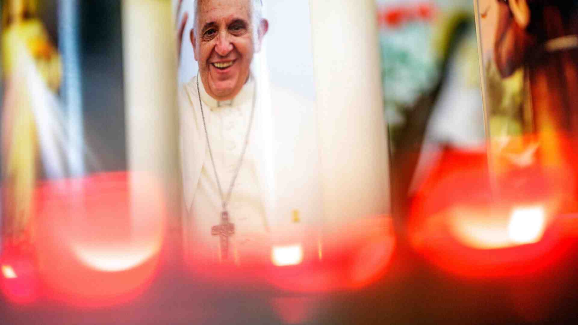 Dopo Francesco ci vuole ora un papato che non si faccia dettare gli esercizi spirituali dal mondo, ma l’opposto