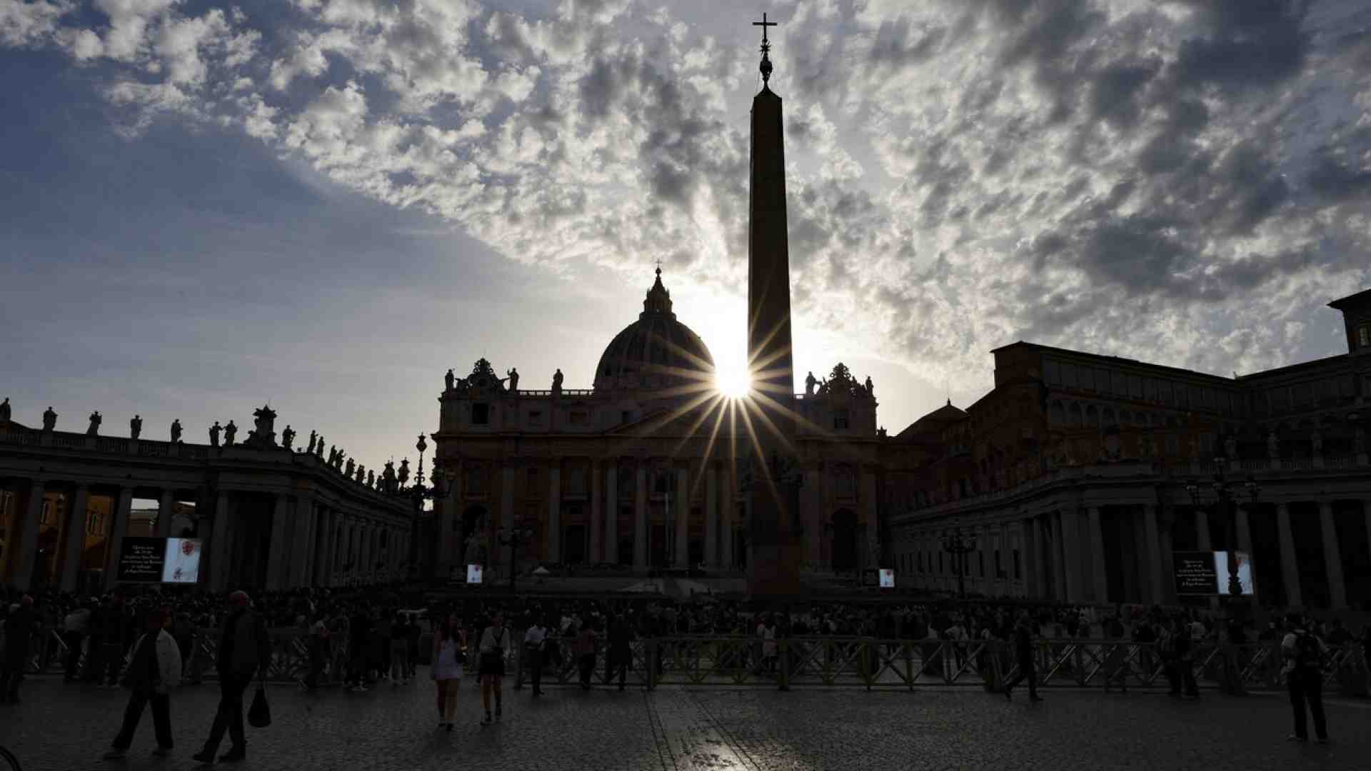 I vigili, l’Atac e i bagni chimici. L’anarchica preparazione di Roma al funerale