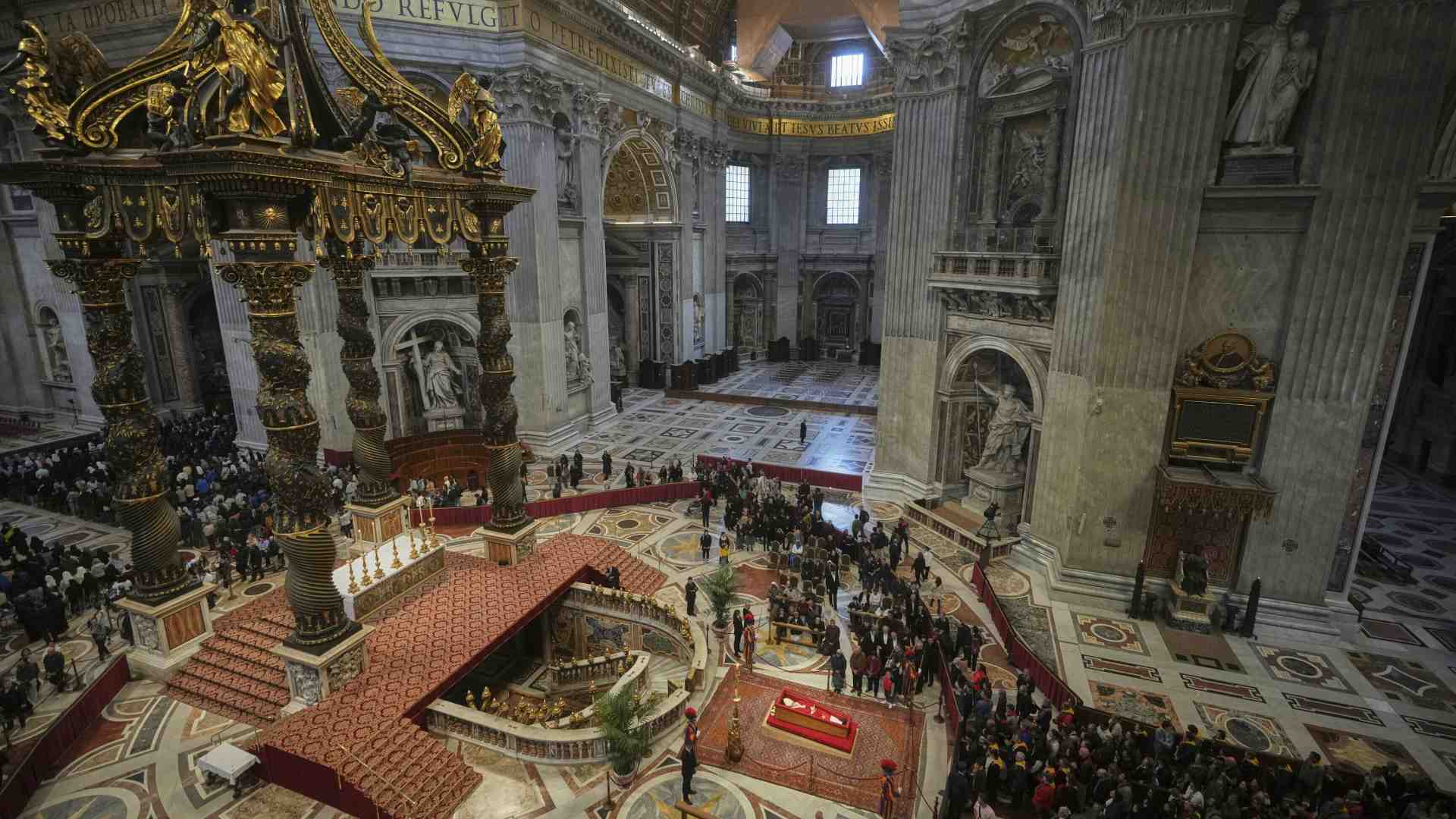 I cardinali iniziano a tracciare l'identikit del nuovo Papa