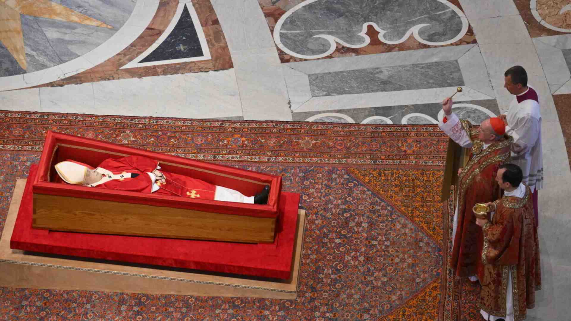 Il mondo in processione per Francesco