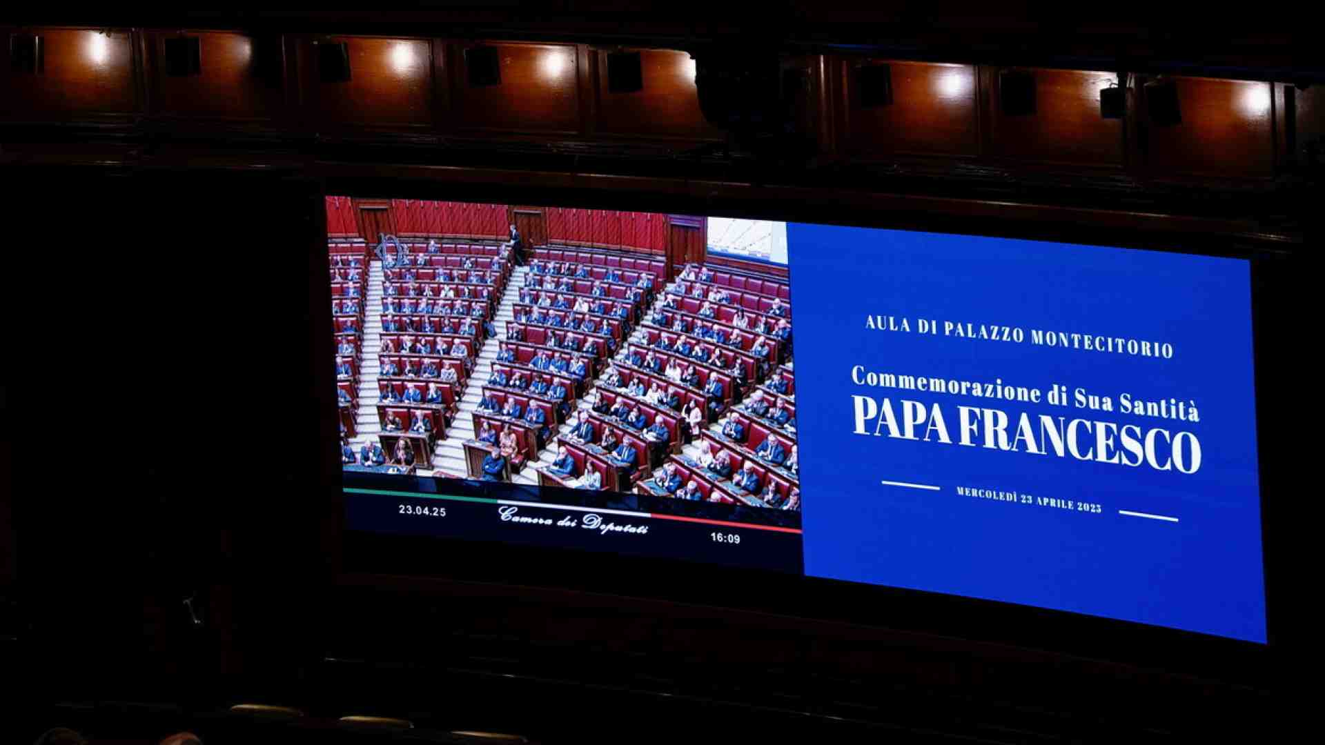 Curva Bergoglio alla Camera