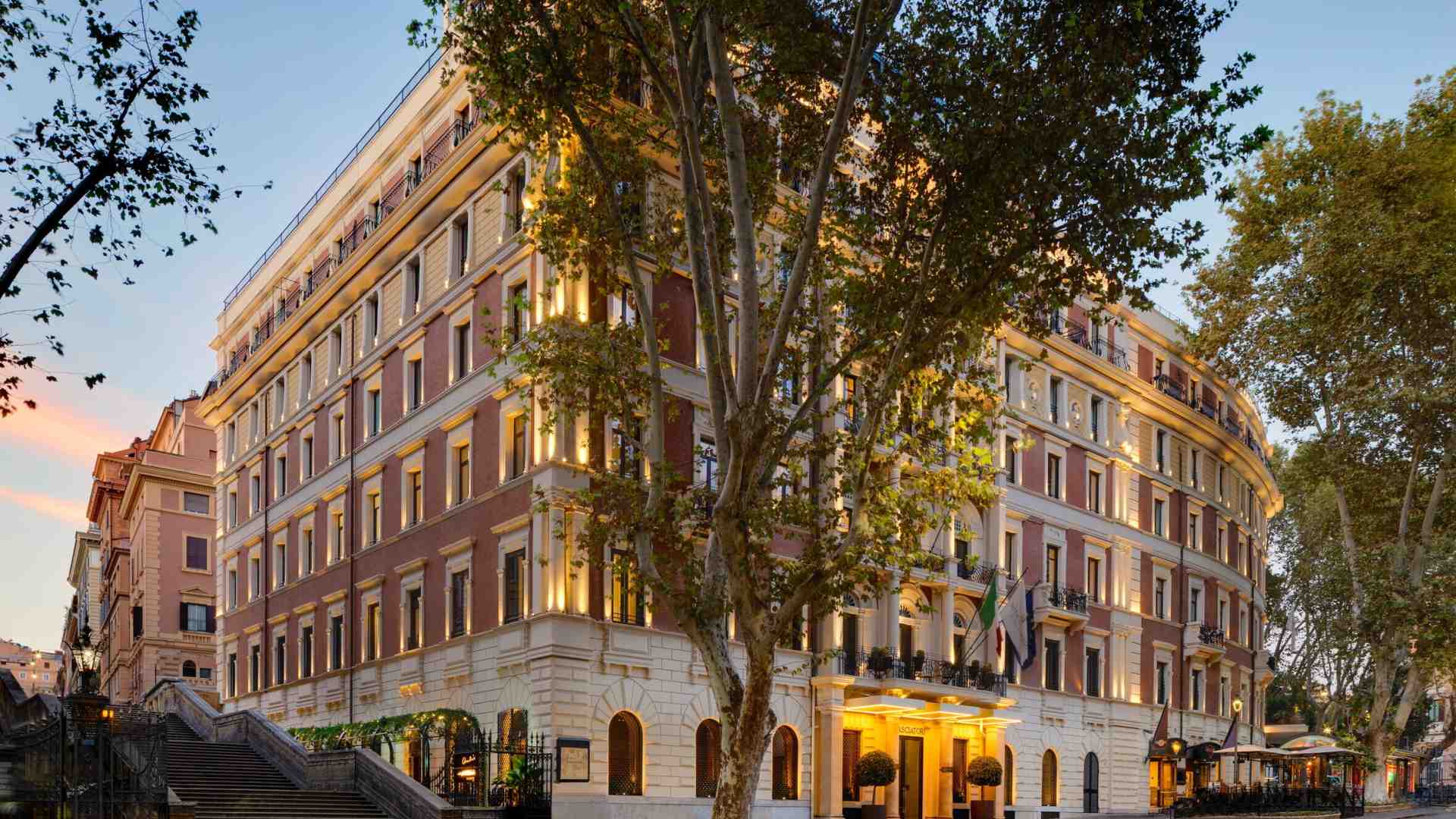 Nuova vita alla Dolce vita. Da Milei alla delegazione di Duda, sono tutti in via Veneto