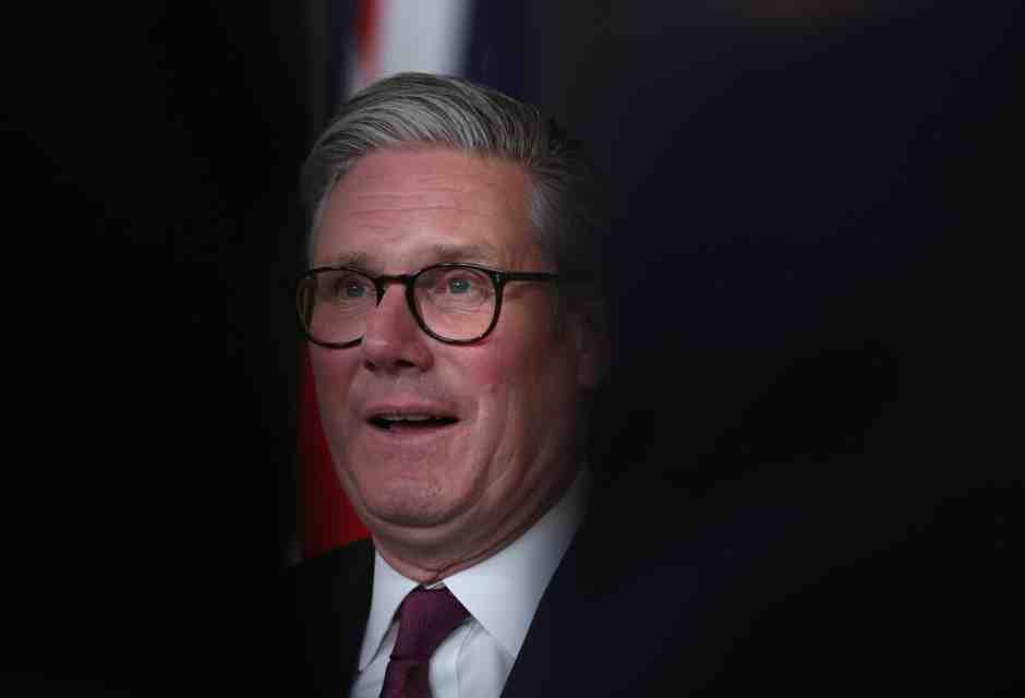 Contrordine, laburisti. Per il premier Starmer, ora “donna si nasce”