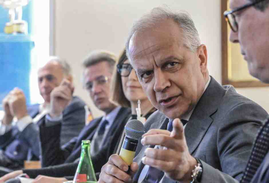 Piantedosi: "Il 25 aprile non è della sinistra. Il Papa sull'accoglienza dei migranti la pensava come il governo"