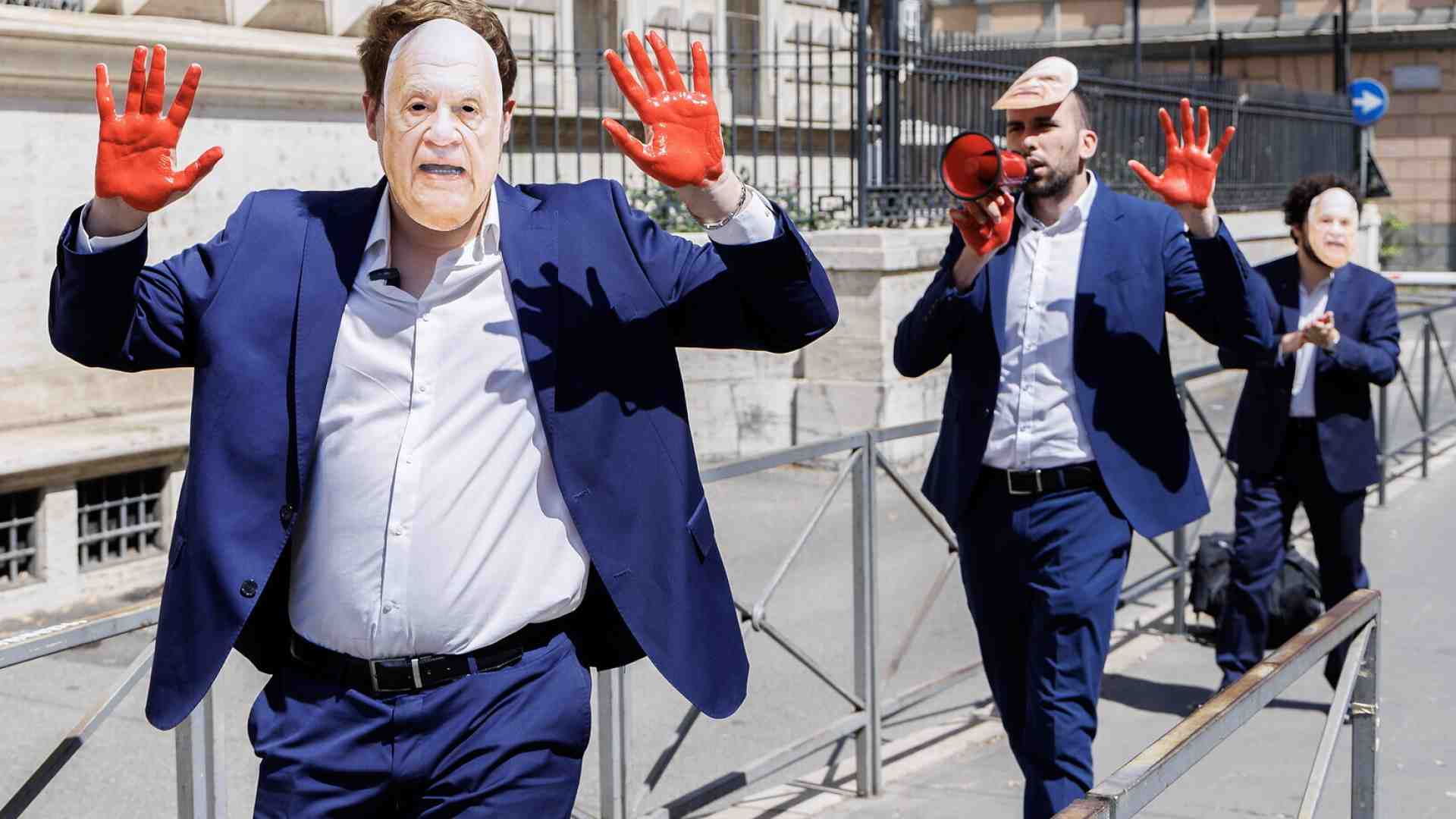 Criminalizzare la resistenza passiva in carcere è una vergogna