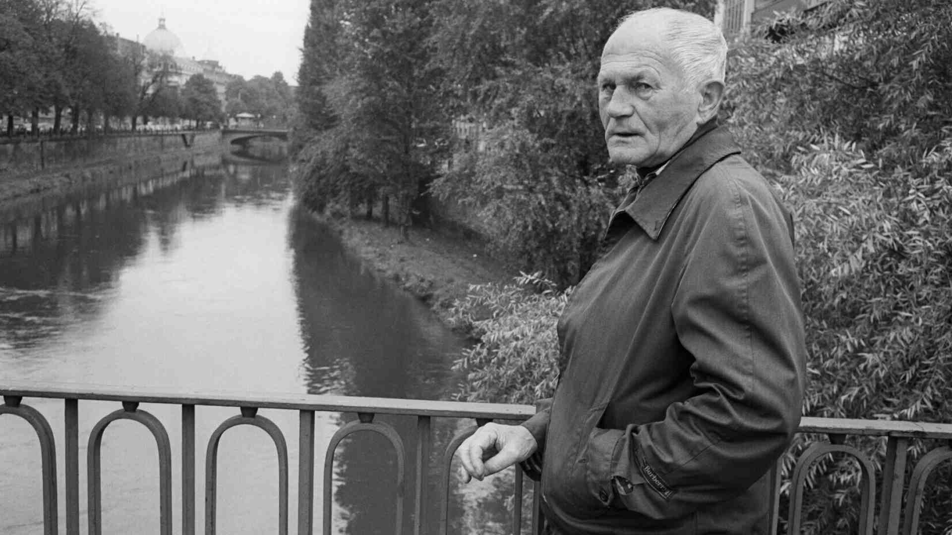 Hrabal, un baule strapieno di gente e uno scrittore che è la sua stessa lingua