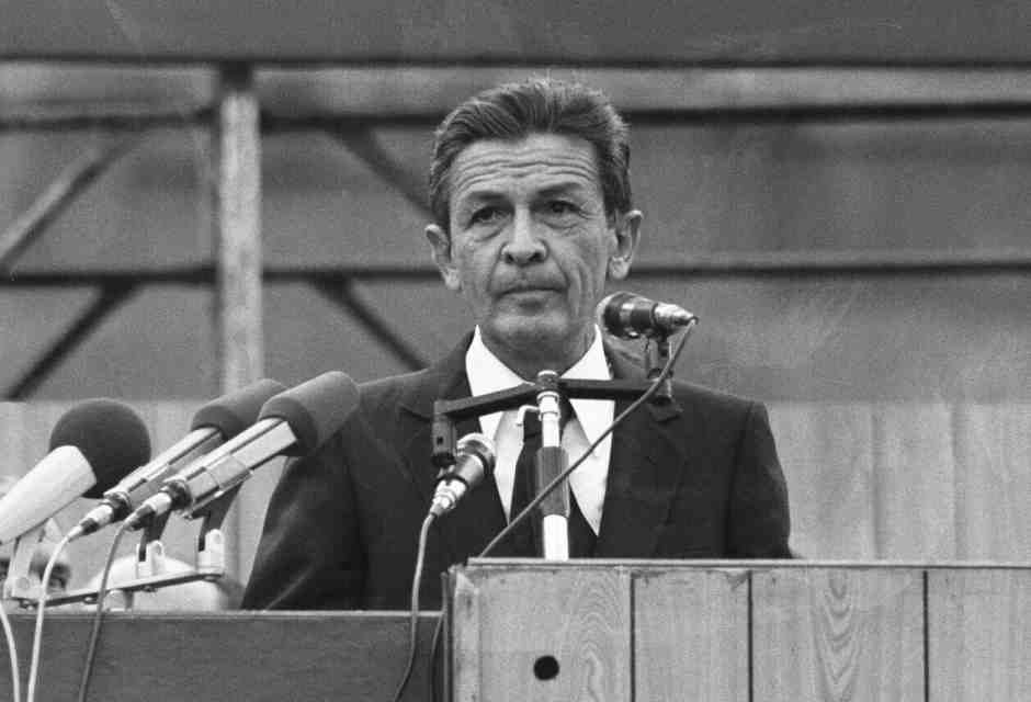 Le contraddizioni del segretario del Pci, nascoste da un’affettuosa nostalgia