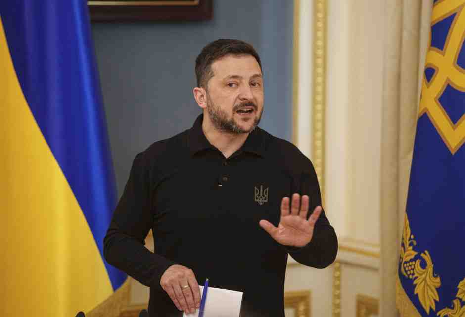 La resistenza dell’Ucraina e la camminata sul filo di Zelensky, senza rete
