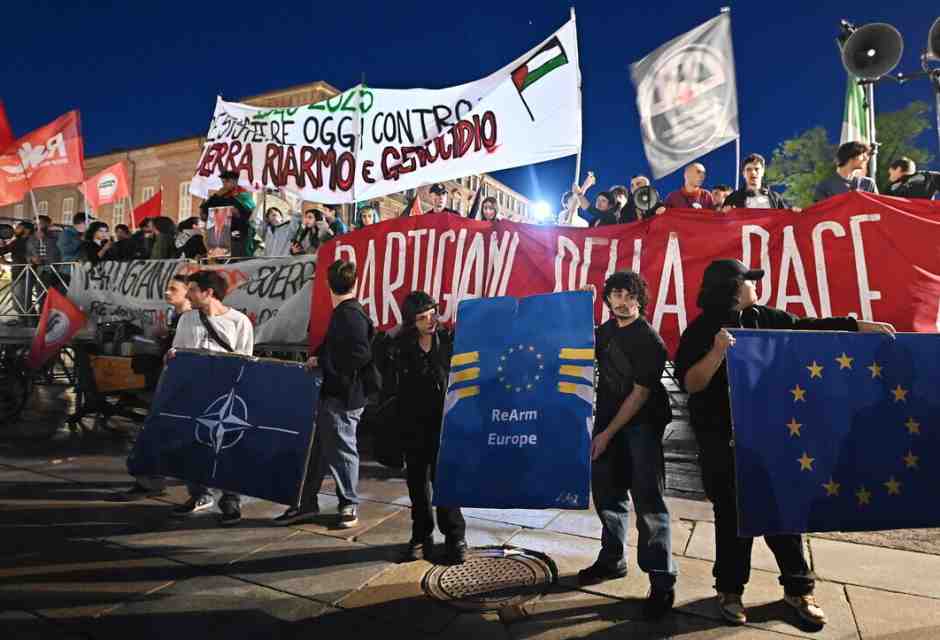 A Torino i riformisti cacciati dal 25 aprile: “Avevamo le bandiere ucraine”