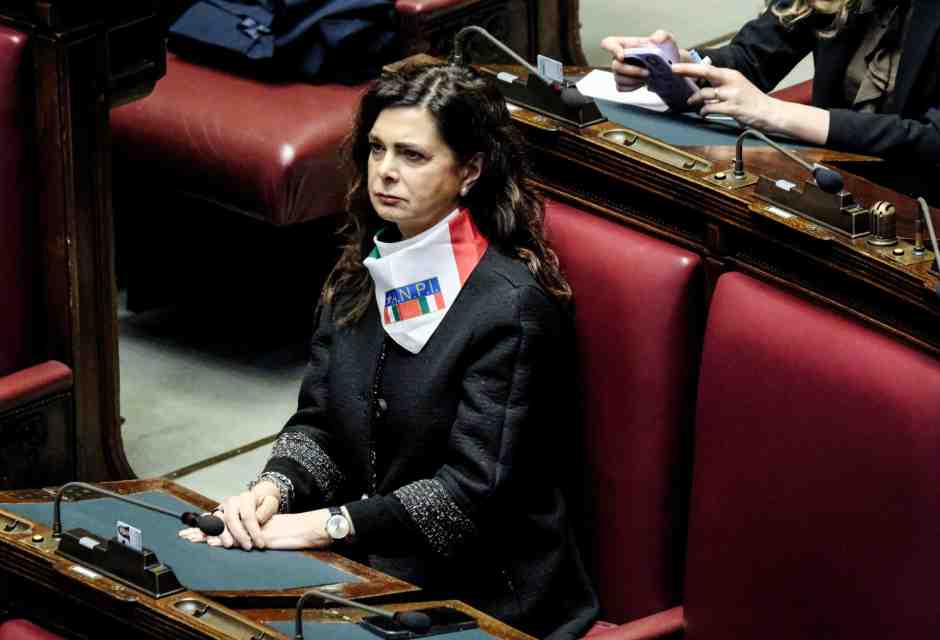 Boldrini partigiana: "Meloni usa la morte di Francesco, ha ridicolizzato il 25 aprile. Zuppi Papa ci piace"