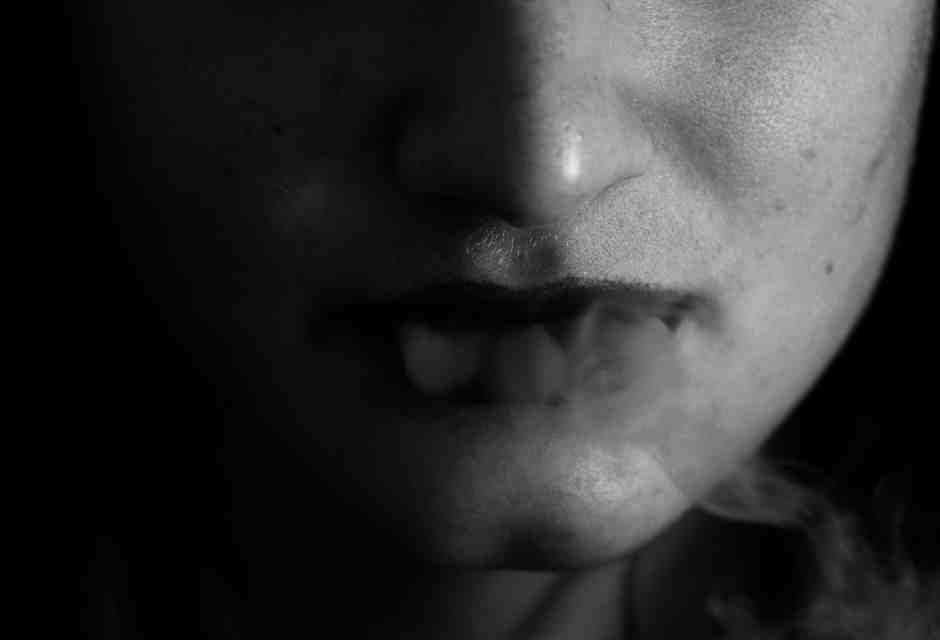 Il dolore che si prova cercando di evitare il dolore. Storia di una bocca