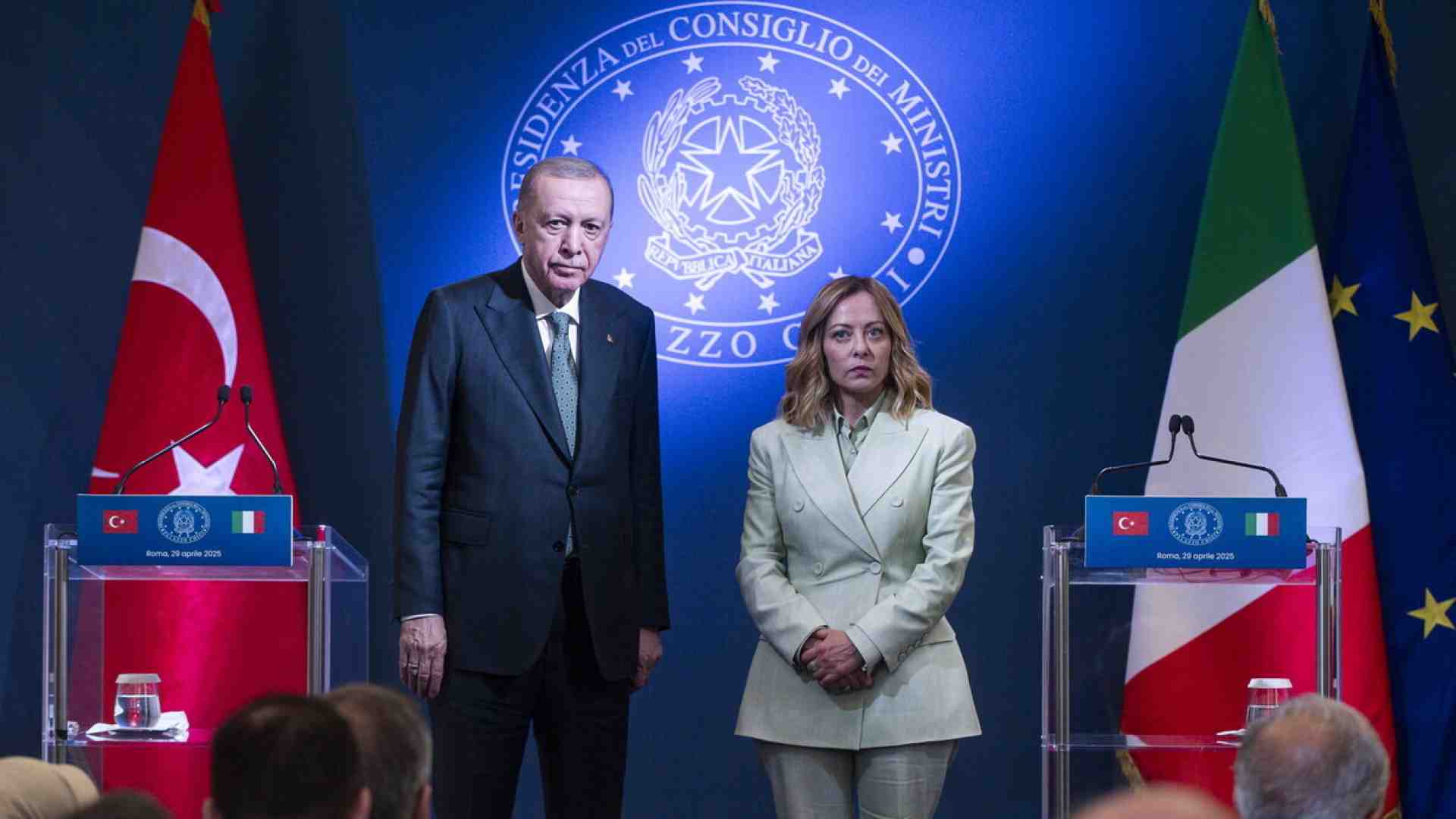 Erdogan è sempre più al verde e il viaggio a Roma è un grande affare