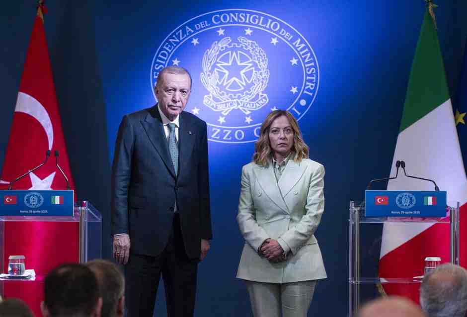 Erdogan è sempre più al verde e il viaggio a Roma è un grande affare