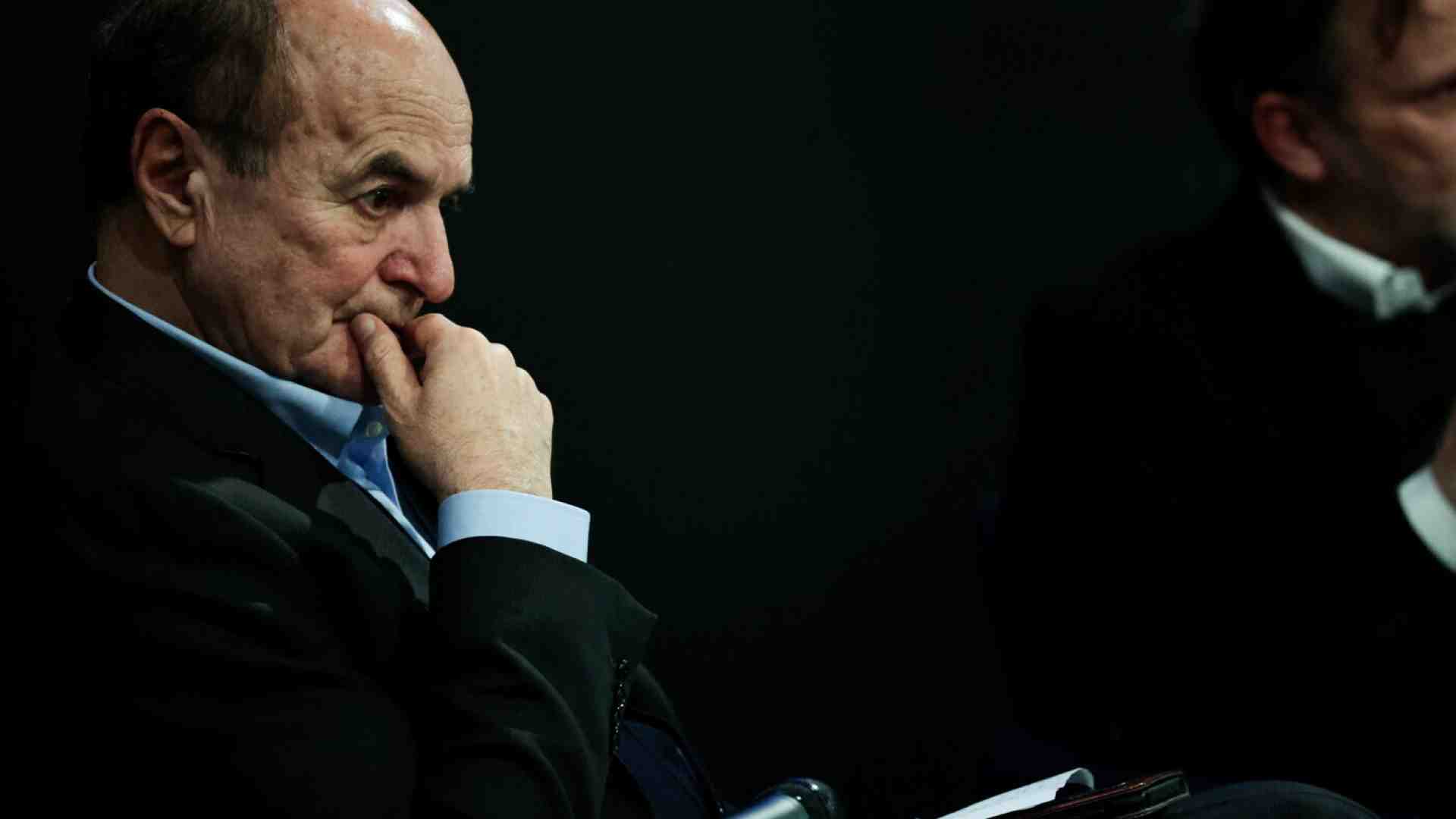 Bersani, il politico ritardatario per eccellenza, fa l'elogio dell'anticipo