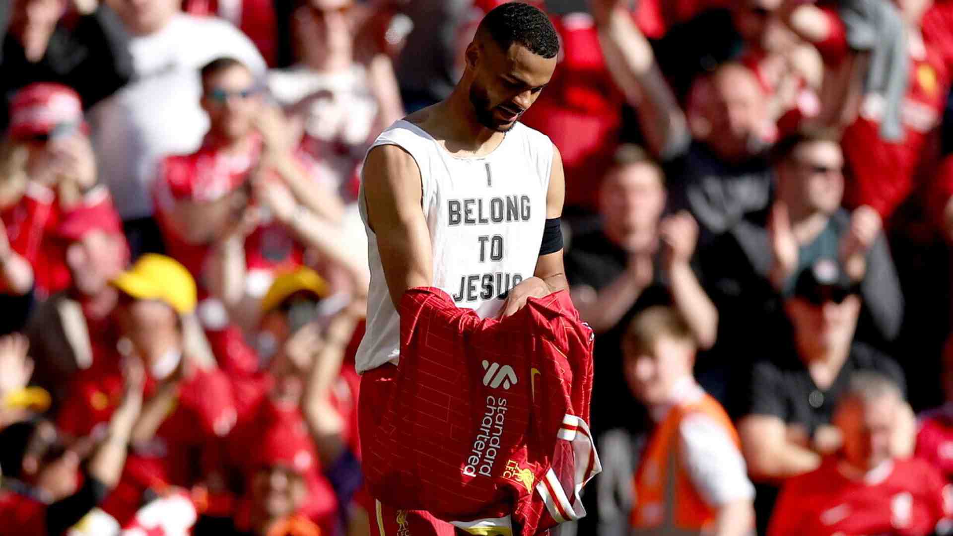 “Appartengo a Gesù”: sanzionato dalla Federcalcio inglese, meno severa con i giocatori islamici