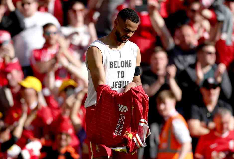 “Appartengo a Gesù”: sanzionato dalla Federcalcio inglese, meno severa con i giocatori islamici