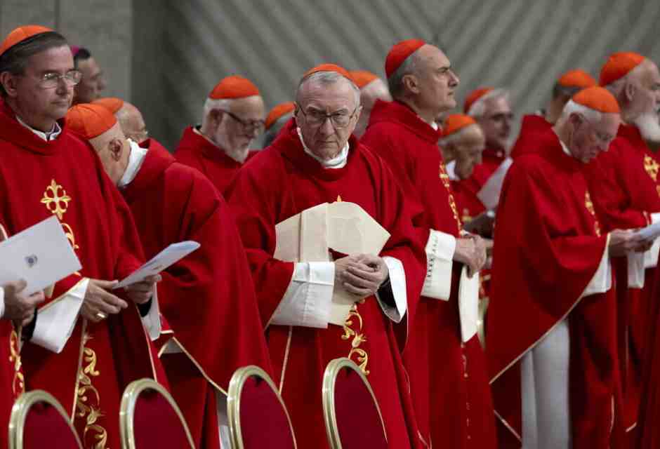 L’attivismo di Parolin e i cardinali che non escono dalle loro camere