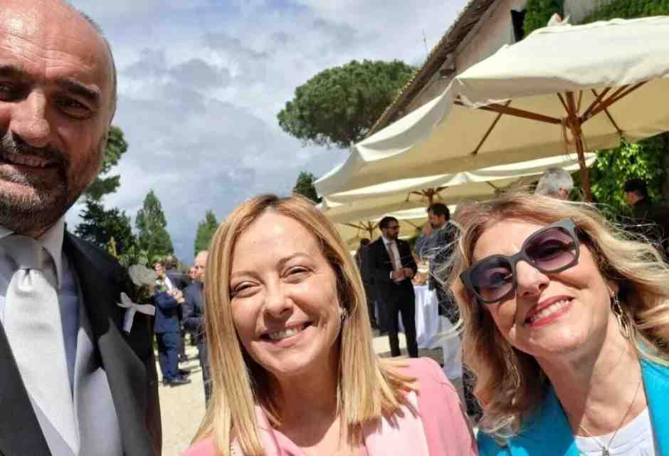 Le feste di Meloni: tra un matrimonio di partito il 25 aprile e l'annuncio di 1,2 miliardi per il 1° maggio