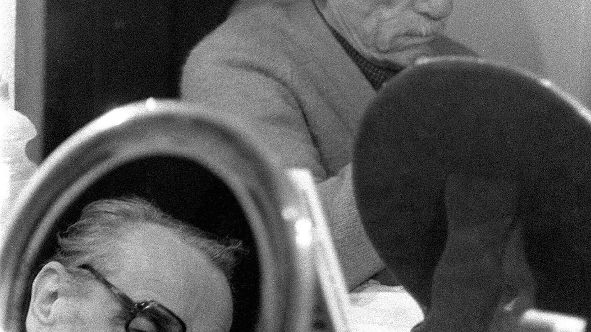 Deve prevalere il testo o il gesto? Da Eduardo a De Simone, le mille facce del teatro napoletano