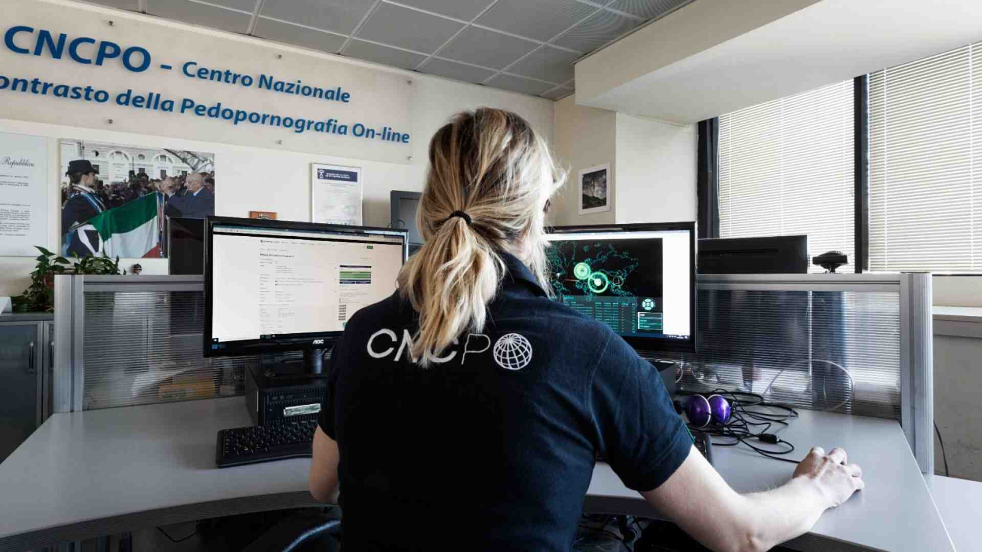 Quegli orchi che adescano minori sui social e dentro le chat dei videogames