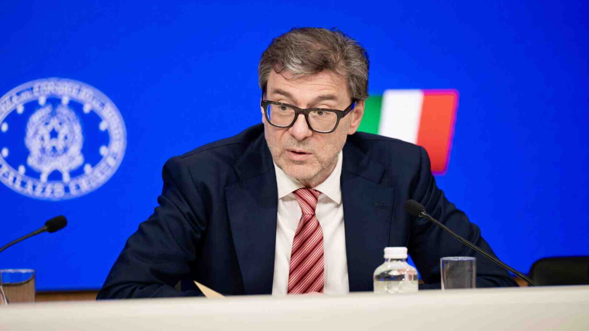 Assedio a Unicredit. Le risposte che il mercato si attende da Orcel e le sberle di Giorgetti