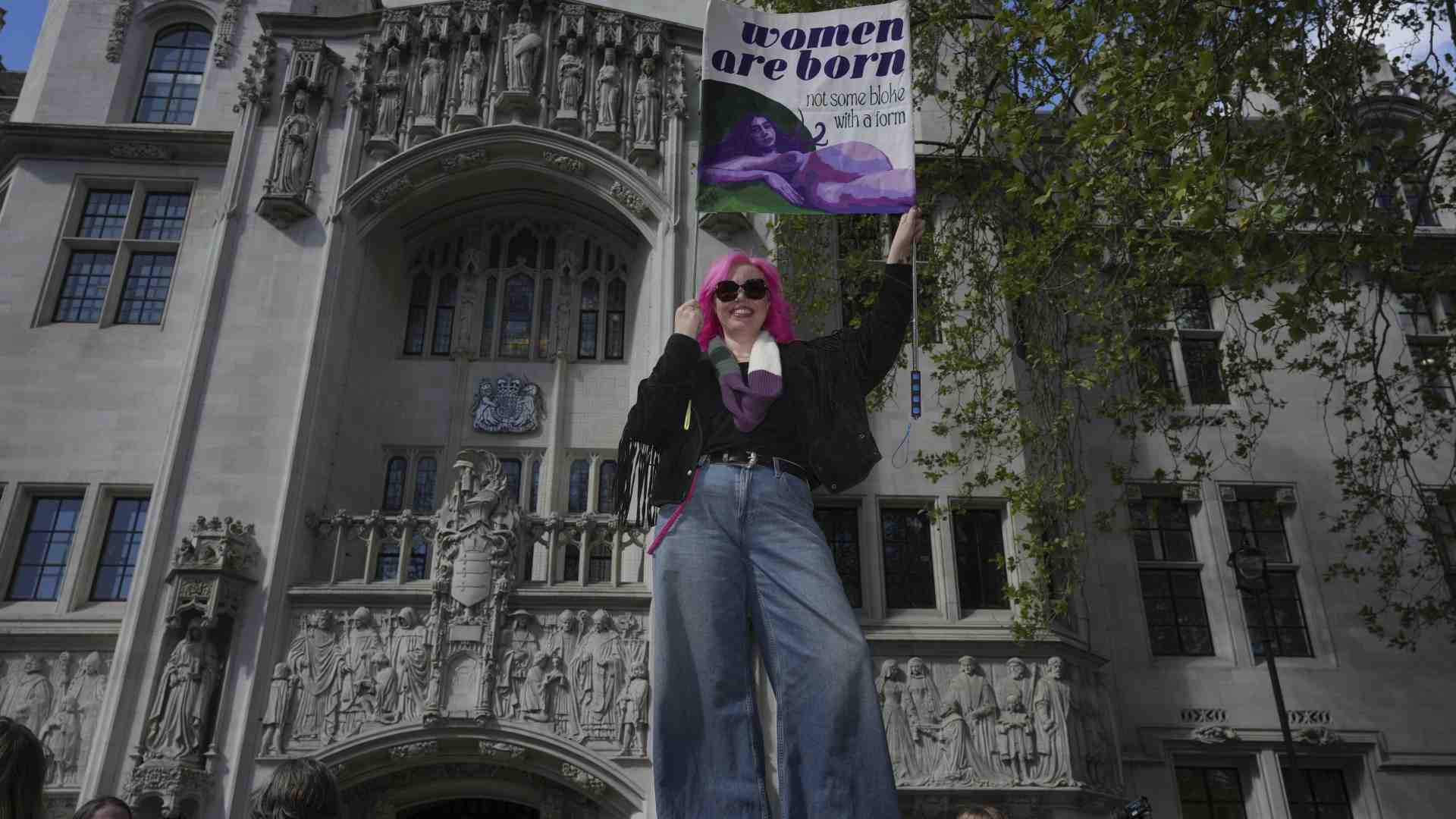 Femministe tra mondo sensibile e iperuranio