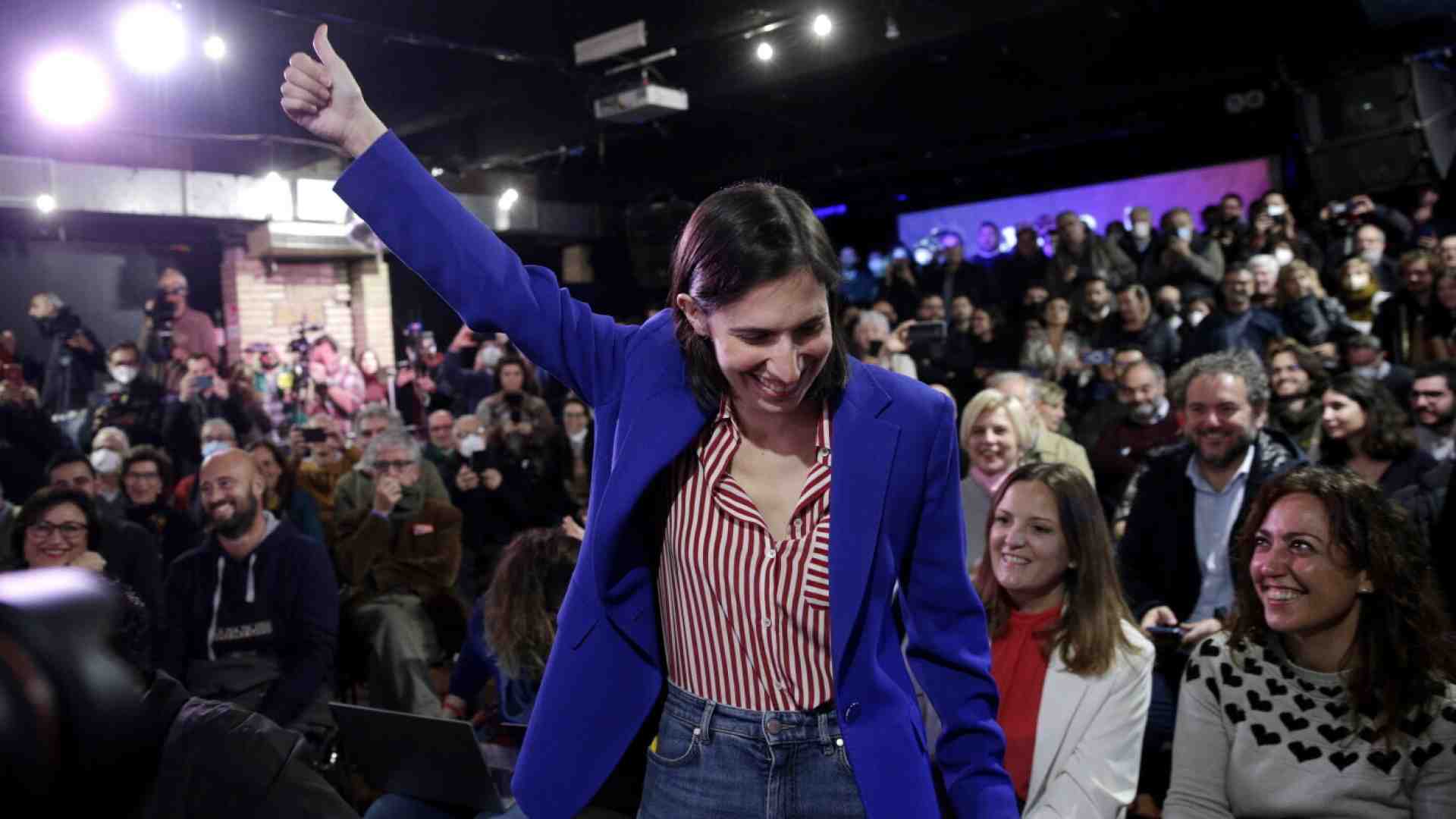 Festa a sorpresa per Schlein. I primi quarant'anni di Elly tra amiche di Bologna e grandi esclusi