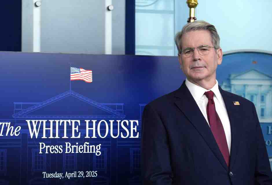 Il segretario al Tesoro americano Bessent spiega la sottile strategia sui dazi di Trump, ma non torna nulla