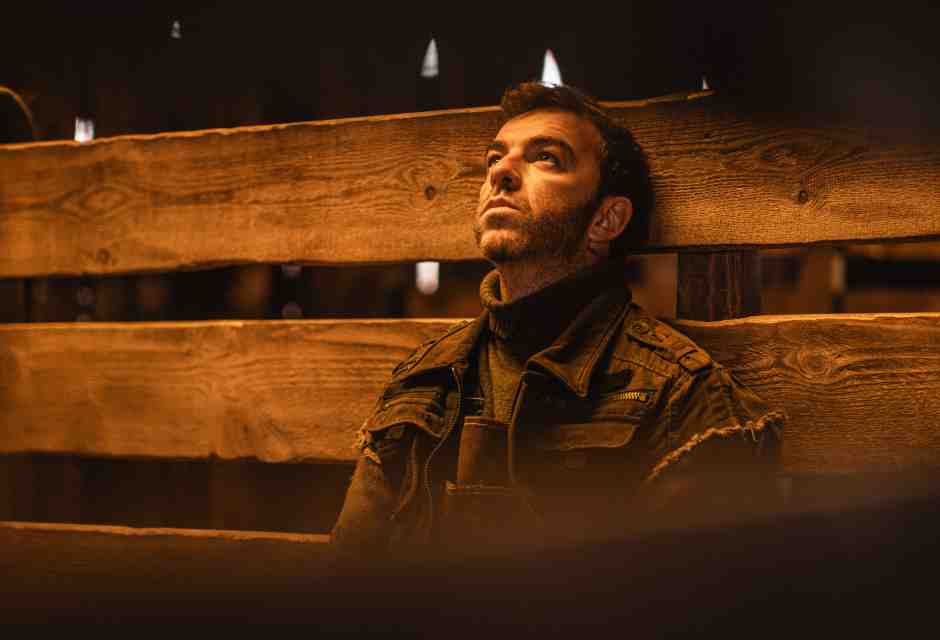 Salmo diventa Rambo: “Nel mio ranch immagino la guerra tra uomo e intelligenza artificiale”