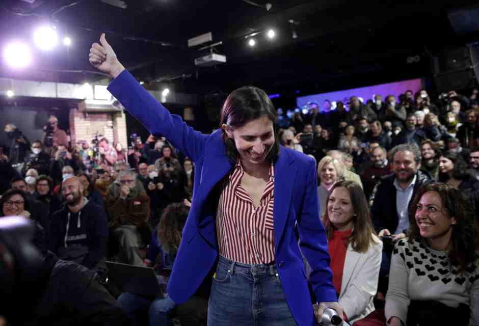 Festa a sorpresa per Schlein. I primi quarant'anni di Elly tra amiche di Bologna e grandi esclusi