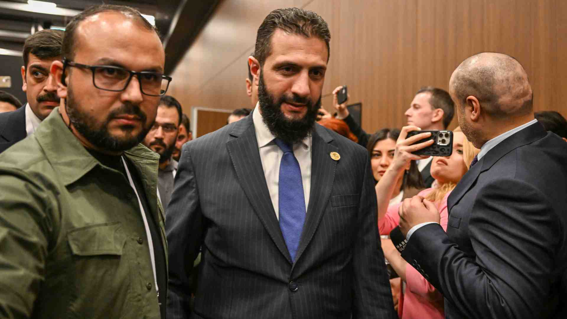 Il leader siriano al Julani arriva a Parigi