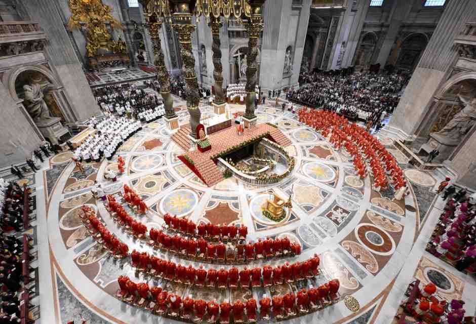 Cari cardinali, vi invidio. Fossi in voi non uscirei più dalla Cappella Sistina