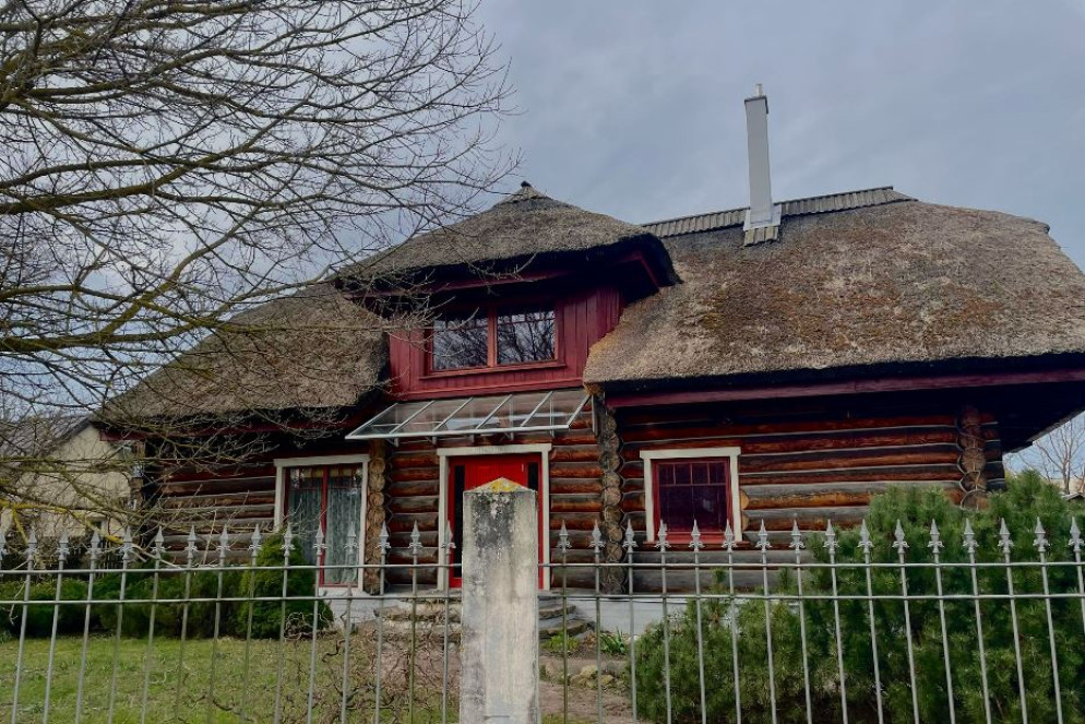 Una casa dei pescatori rinnovata, ma sempre con il tetto in paglia