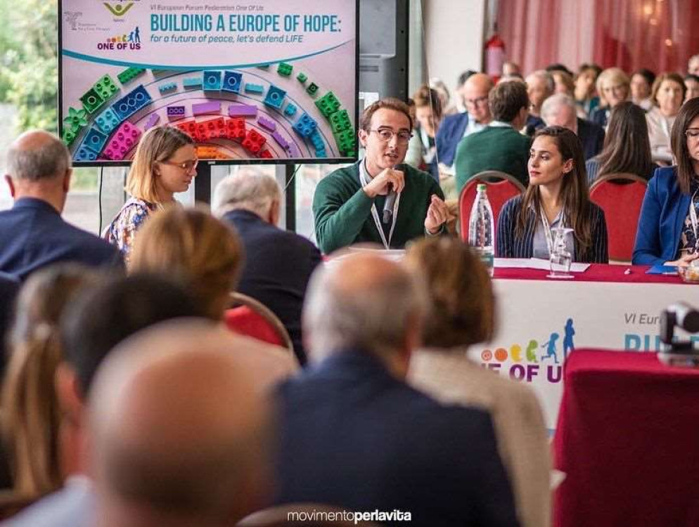 In parallelo al convegno del Movimento per la Vita la stessa sede dell'assemblea ospita il Forum europeo di One of Us - .