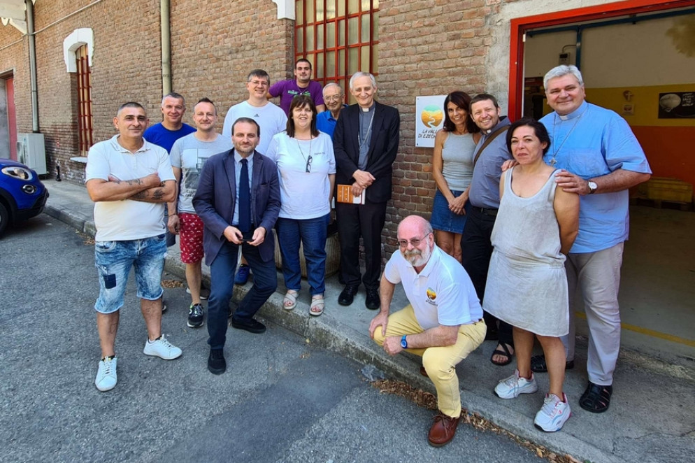 l cardinale Zuppi in visita alla coop «La Valle di Ezechiele» - .