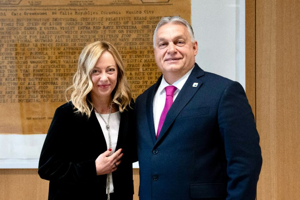 La presidente del Consiglio Giorgia Meloni e il premier ungherese Victor Orban - Immagine fornita dalla Presidenza del Consiglio