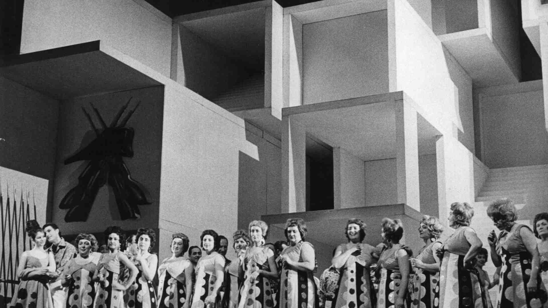 Paillettes e palline con Arbasino