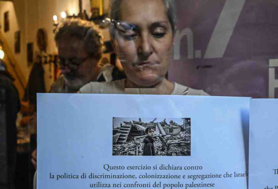 Quando il saggio indica il dito, il vile ulula alla luna