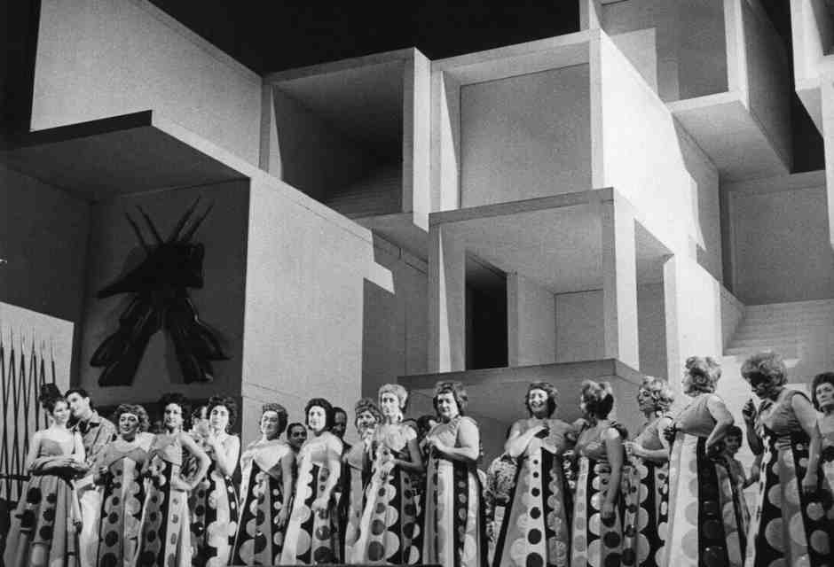 Paillettes e palline con Arbasino