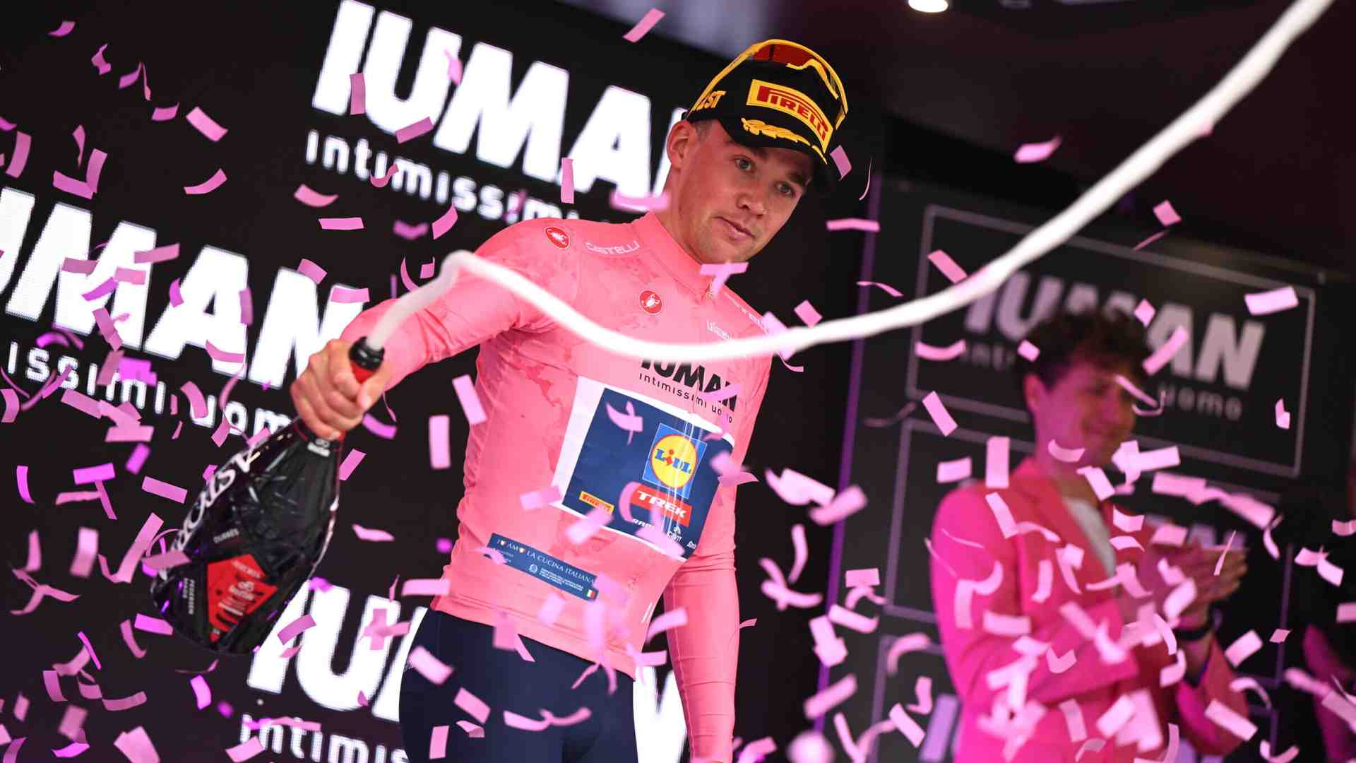 Mads Pedersen sa ancora arrossire. Il danese ha vinto la 1a tappa del Giro