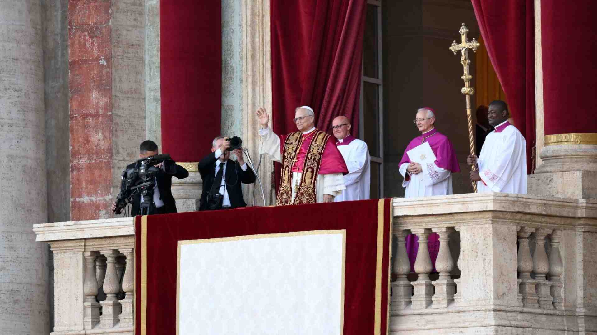 Il primo Papa televisivo non carismatico, non proprio empatico, ma professionista dei media