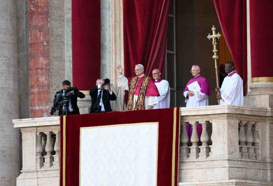 Il primo Papa televisivo non carismatico, non proprio empatico, ma professionista dei media