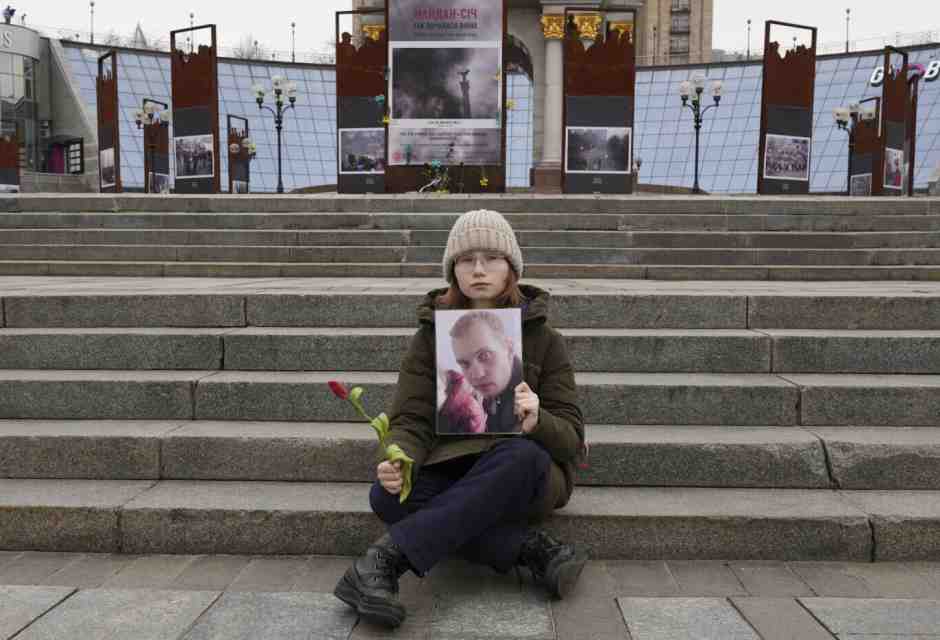 La differenza tra celebrare la vittoria e ricordare la guerra. Kyiv 80 anni dopo