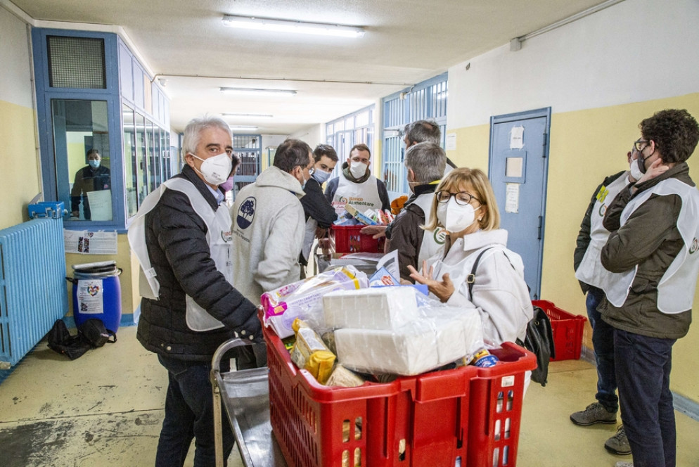 Un altro carrello pieno - foto Perego