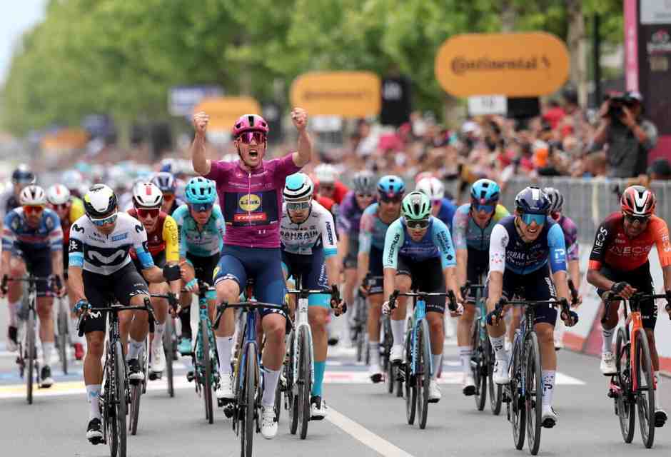 Giro d'Italia, a Valona Mads Pedersen ha trovato ciò cercava