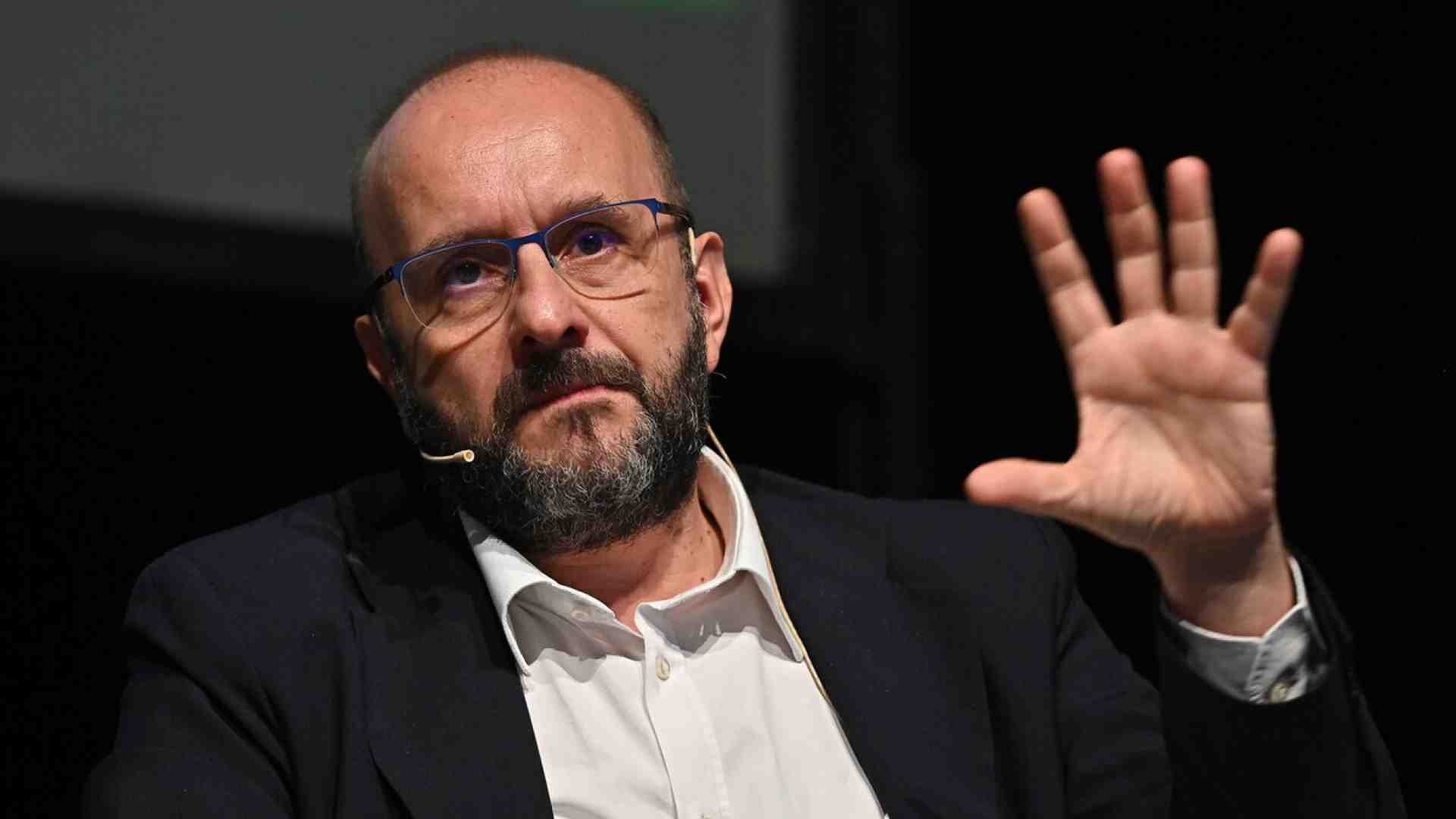 Lo sport al potere. L'ultima fatica letteraria del professor Berruto